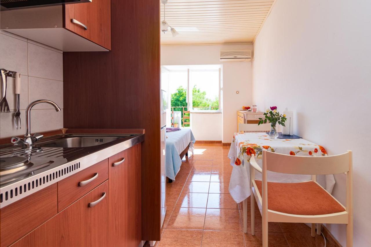 Apartments And Rooms With Parking Space Skrbcici, Krk - 21231 Εξωτερικό φωτογραφία